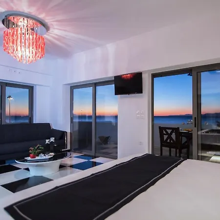 Majestic Penthouse In The Heart Of Patra Apartment Exterior photo