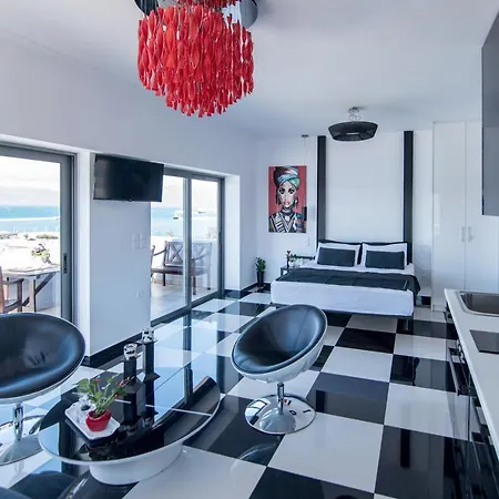 Majestic Penthouse In The Heart Of Patra Apartment Exterior photo